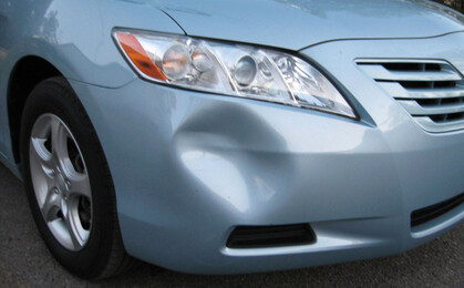 Toyota Camry - вмятина на бампере